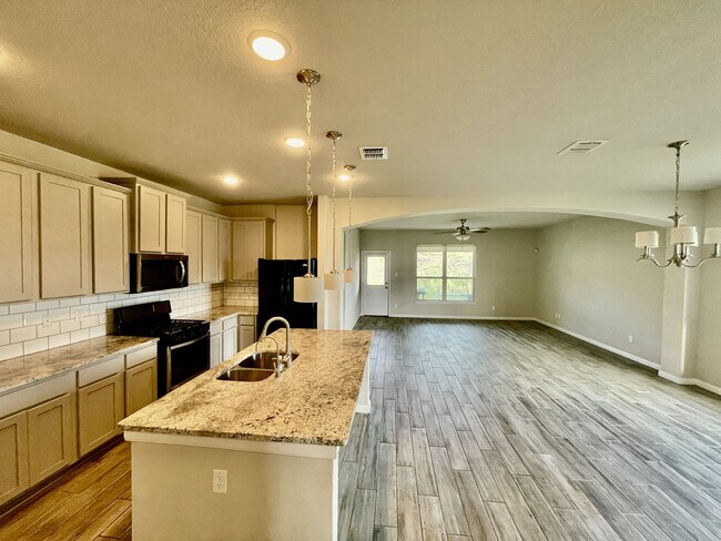 Photo - 15306 Comanche Grv