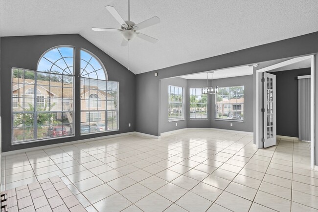 Building Photo - 709 Youngstown Pkwy Unit 364