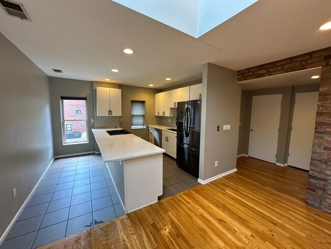 Photo - Collins Ave 241-243 MLR Unit 241