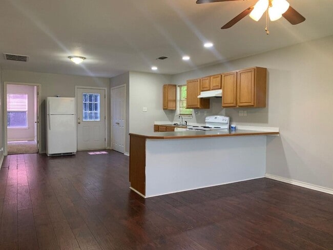1602 W Elm St