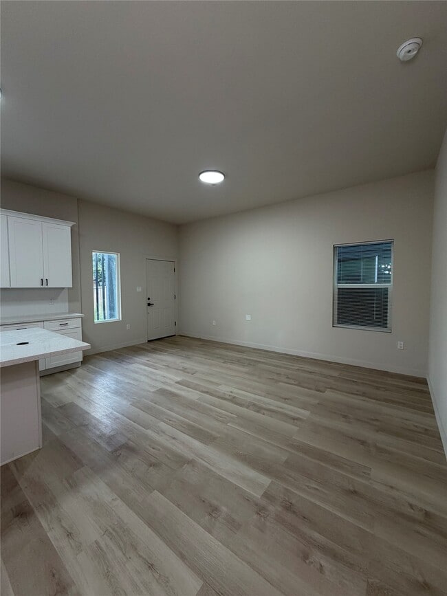 Photo - 326 Clearwater St