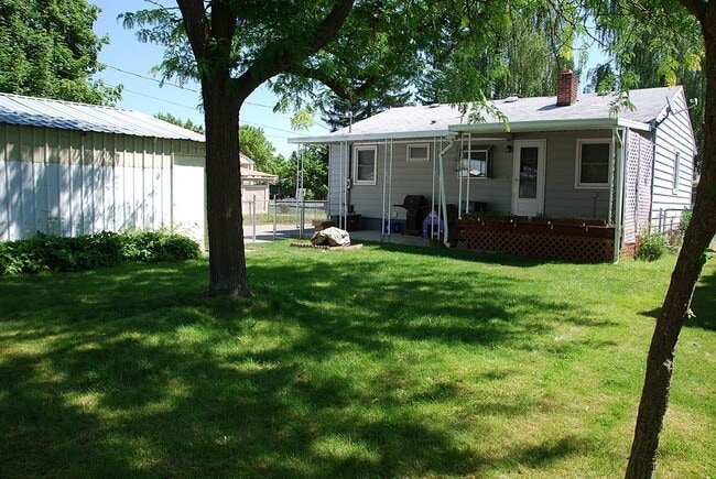 Photo - 2 Bed 1 Bath Northwest Rancher with large Garage