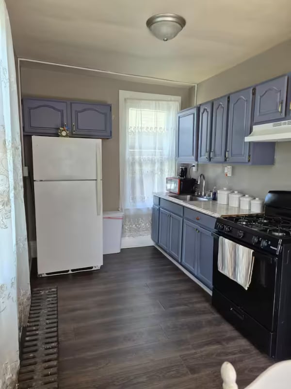 869 Kenneth Ave Unit 2nd floor