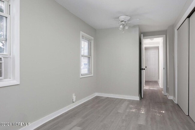 Photo - 1423 Holmes Ave