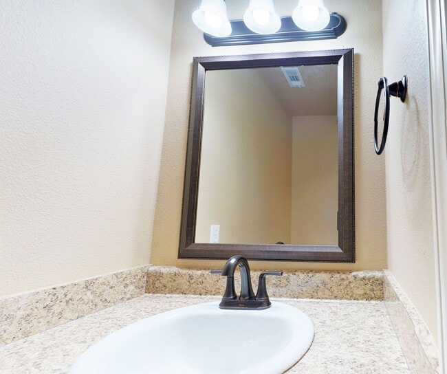 Photo - SUNFLOWER TRIPLEX Unit 4121