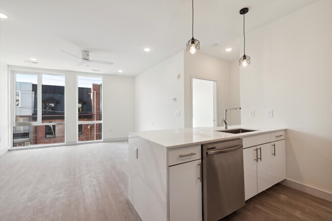 Building Photo - 1221 E Fletcher St Unit 201