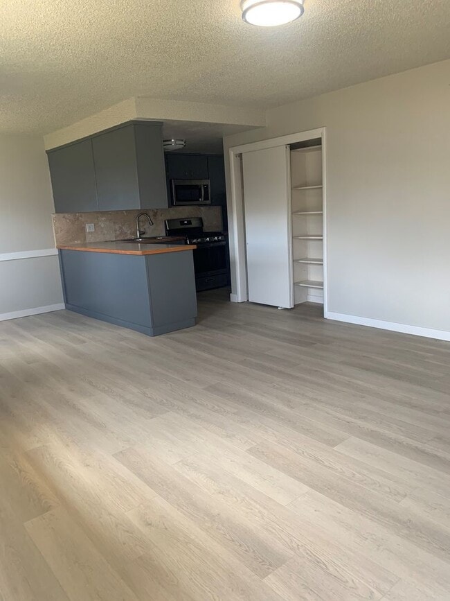 Photo - 3 bedroom, 1 bath- Duplex Unit 2419