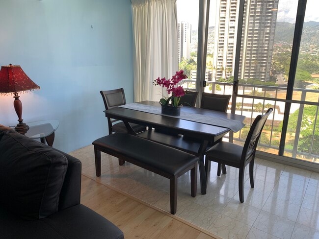 Dining - 2575 Kuhio Ave Unit 1404