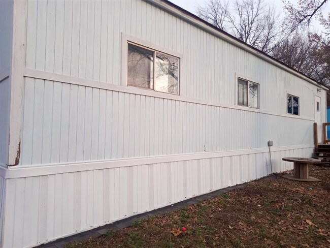 Photo - 777 E Yerby St