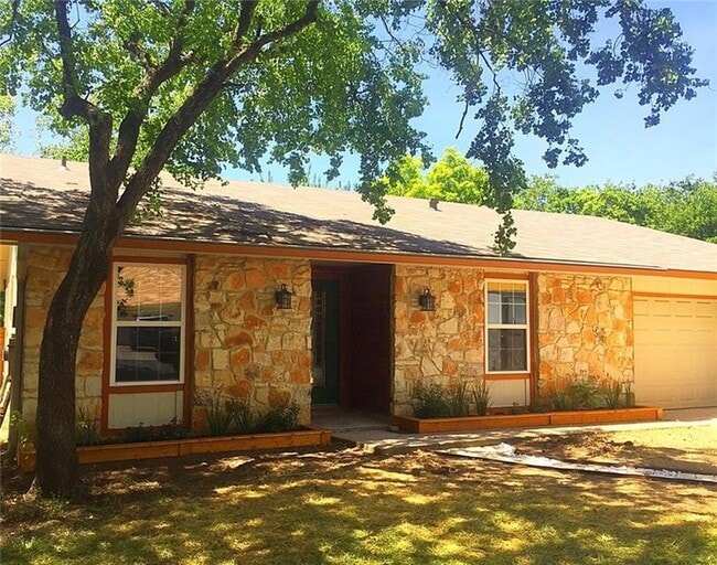 3305 Spaniel Dr
