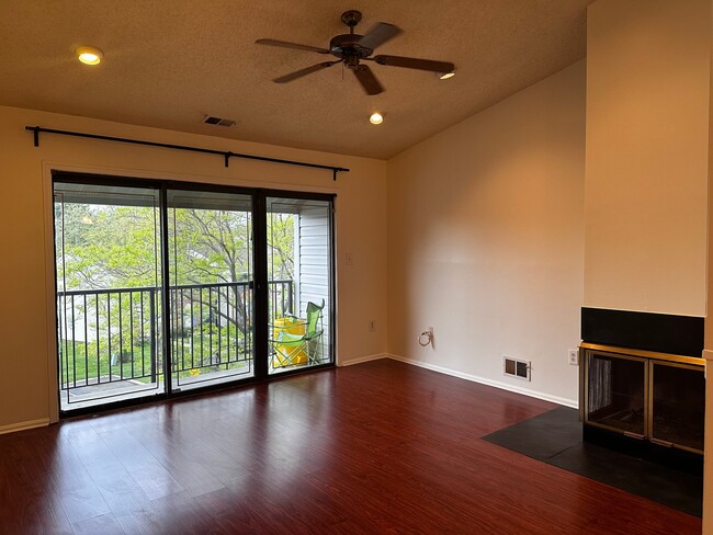Photo - 479 Danbury Ln