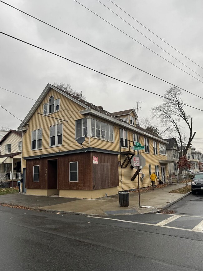 Building Photo - 393 Second Ave Unit 2R