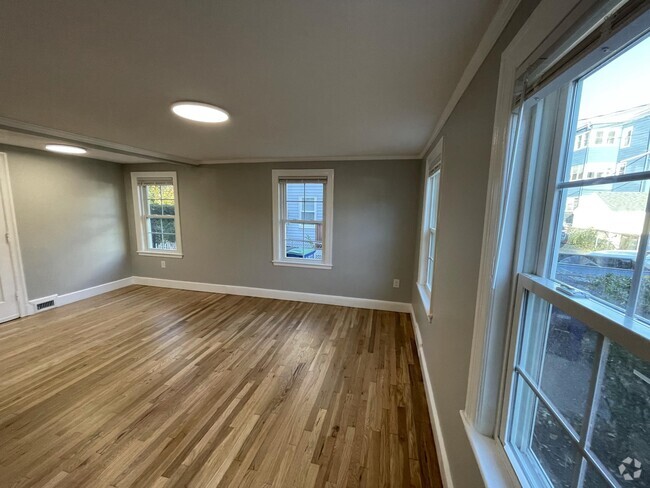 Building Photo - 30 Linden Ave Unit 1 Rental