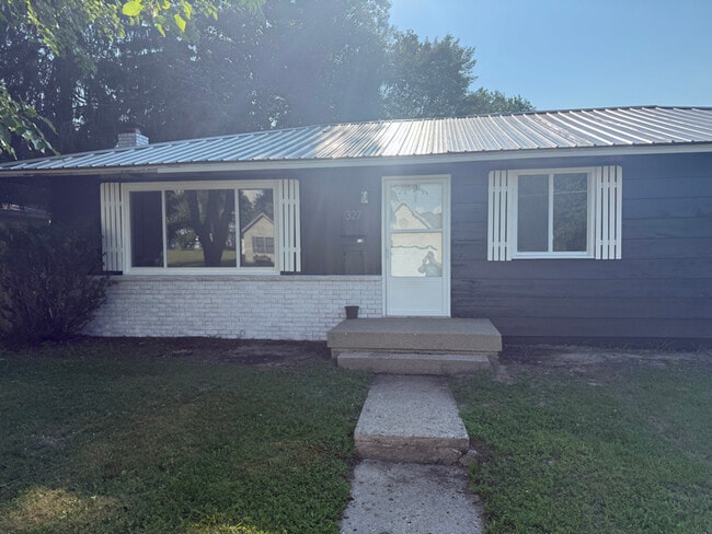 Photo - 327 N 6th St