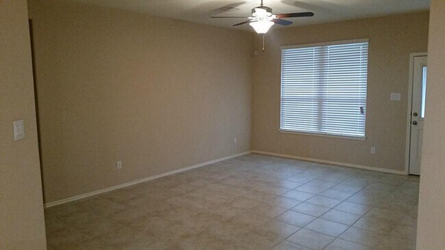 Photo - 3911 Webster Wds