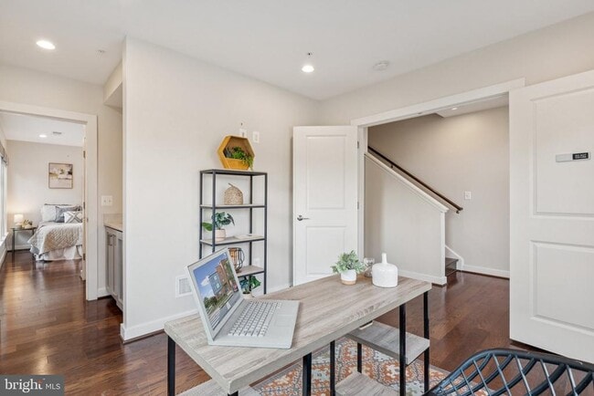 Photo - 8091 Red Hook St