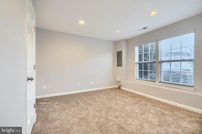 Building Photo - 736 Wineberry Way Rental
