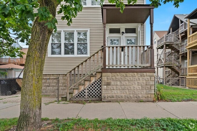Building Photo - 3311 N Ravenswood Ave Unit 1 Rental