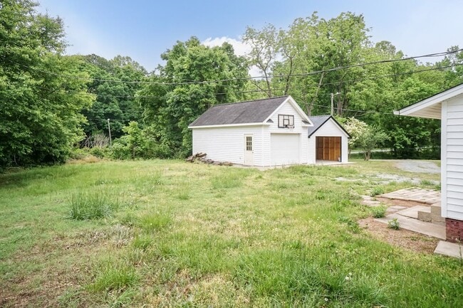 Photo - Cute and Tranquil 2 bed/1bath near Elon