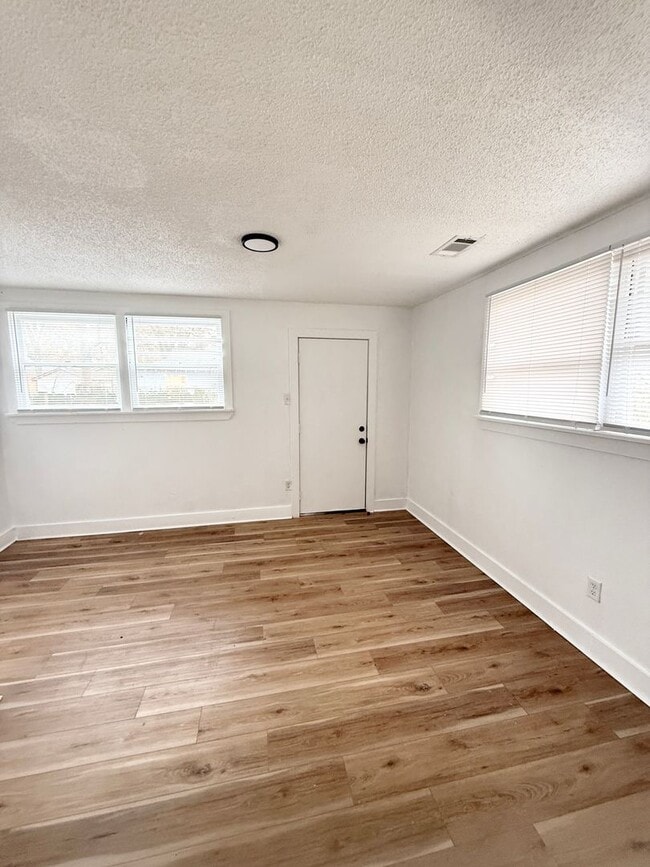 Photo - 1611 W 16th St