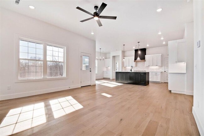 Photo - 20 S Kirby Dr