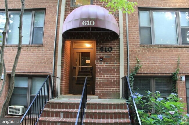 Building Photo - 610 Kennebec Ave Unit 104 Rental