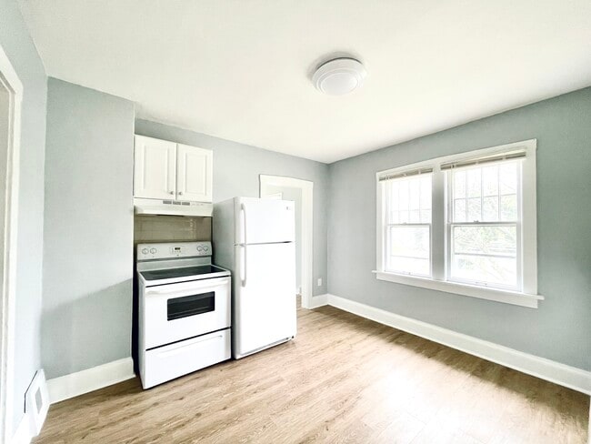 Kitchen - 1706 33rd St Unit 1708 UPPER