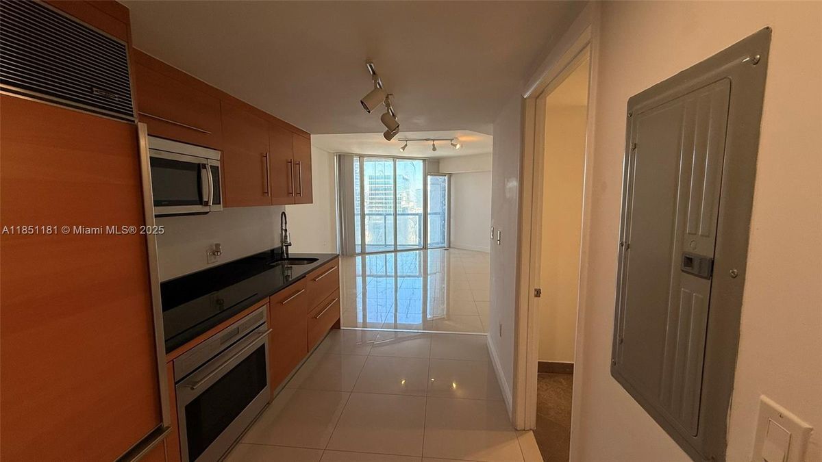 Photo - 475 Brickell Ave