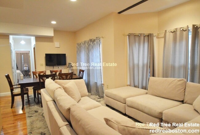 Photo - 1031 Tremont St Unit 3
