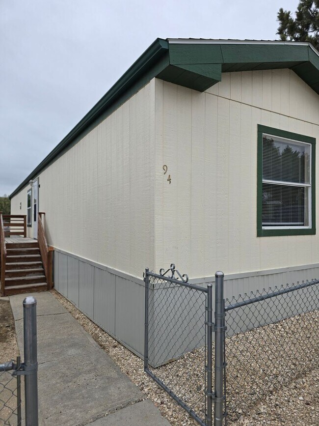 Affordable 3 bedroom 2 bathroom mobile home! - Affordable 3 bedroom 2 bathroom mobile home!