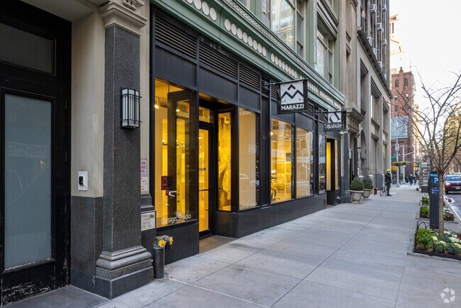 Photo - 49 E 21st St