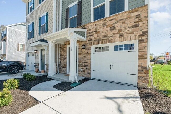 Photo - 14 Wentworth Ln House