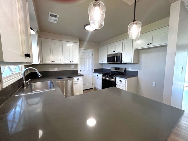 240 Encinal Dr