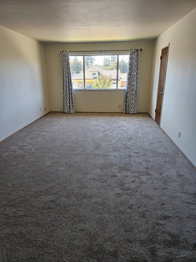 Building Photo - 150 N 1st St Unit #4 Rental