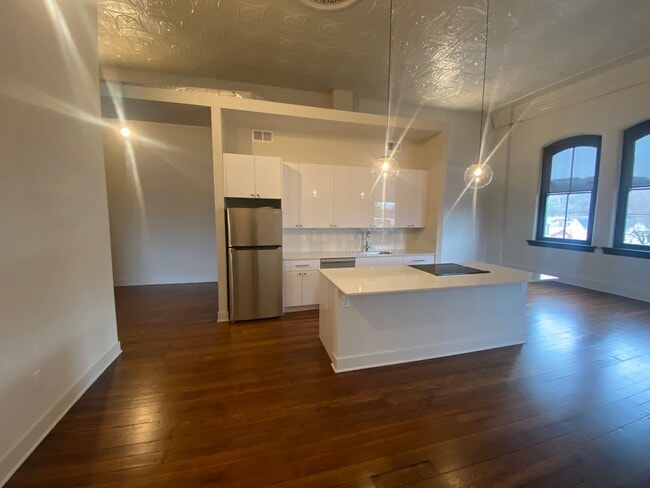 Building Photo - 1 Bedroom Flat Unit 304 Rental