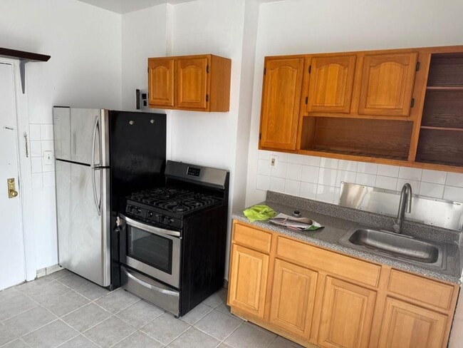 Photo - 25 Van Cortlandt Park Ave