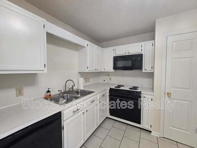 Photo - 110 Westbrook Ct