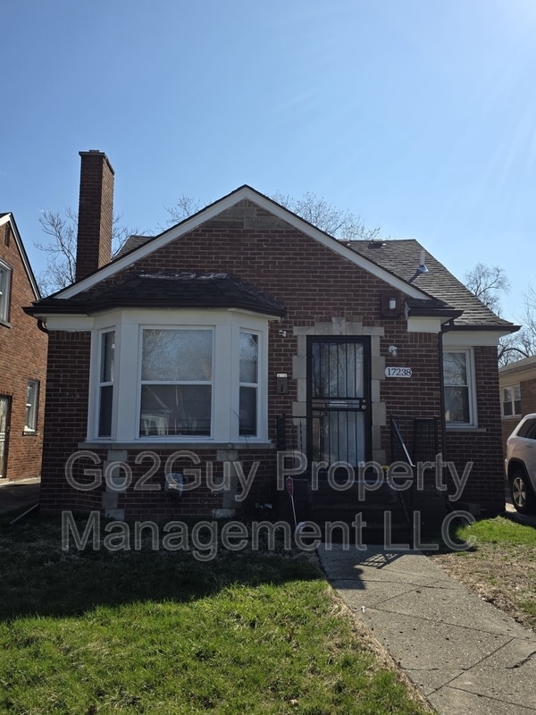 Photo - 17238 Shaftsbury Ave