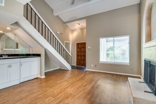 Photo - 18040 Midway Rd