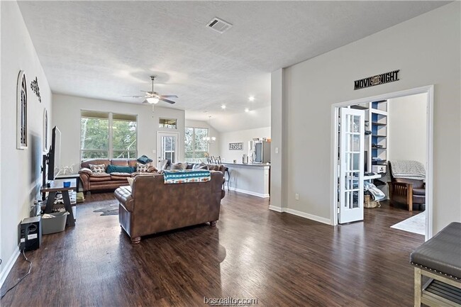 Photo - 1462 Kingsgate Dr Rental