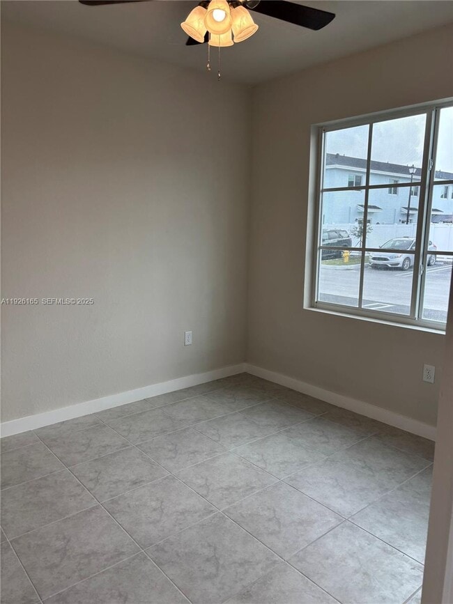 Photo - 551 NW 10th St