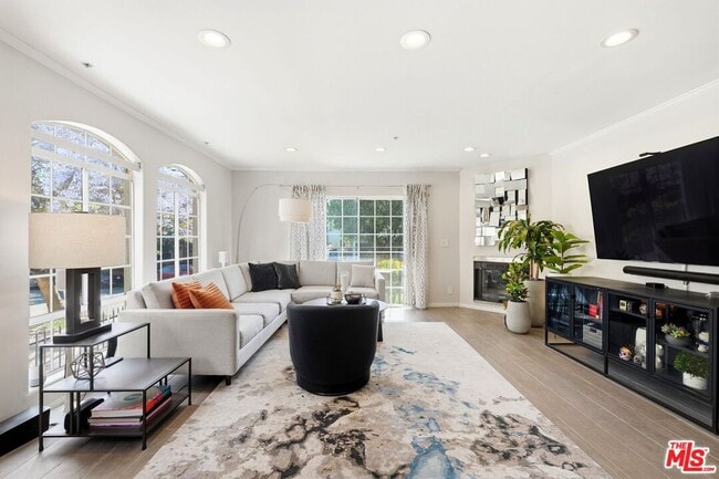 Photo - 1842 Greenfield Ave Unidad 102