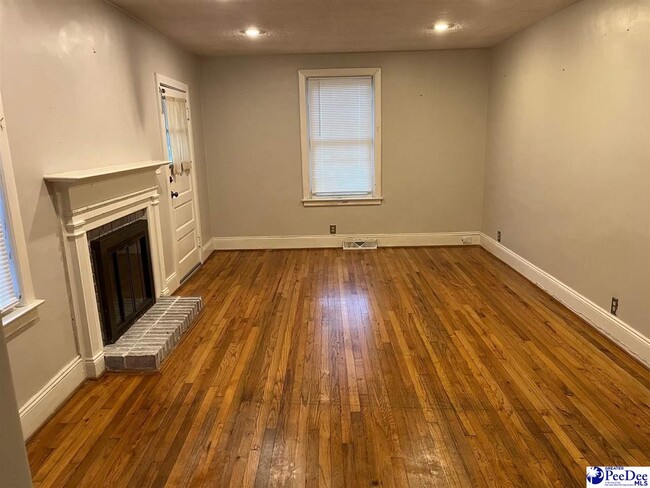 Photo - 1008 W Cedar St