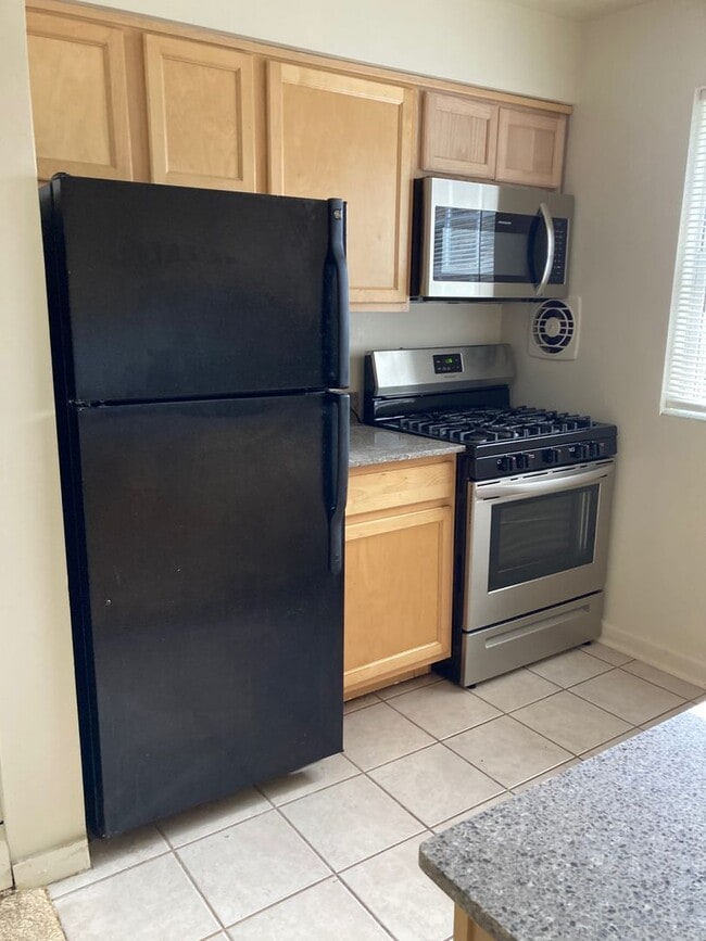 Photo - Suburban Square Apartments