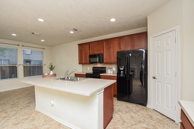 Building Photo - 6 S Burberry Park Cir