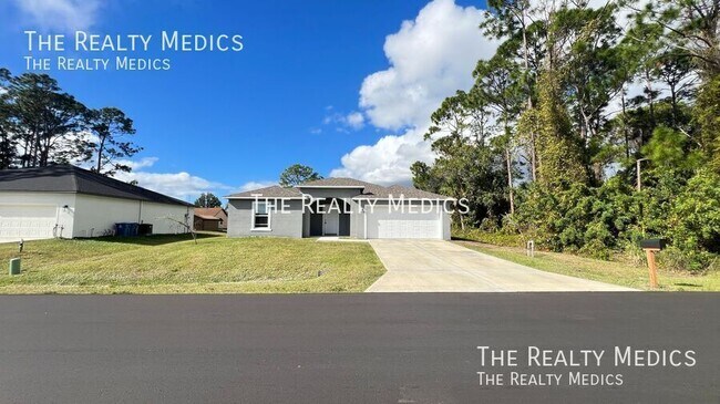 Photo - 182 Hillock Ave NW