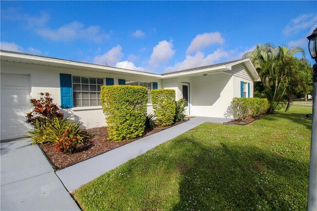 Building Photo - 2806 Taunton Dr W Rental