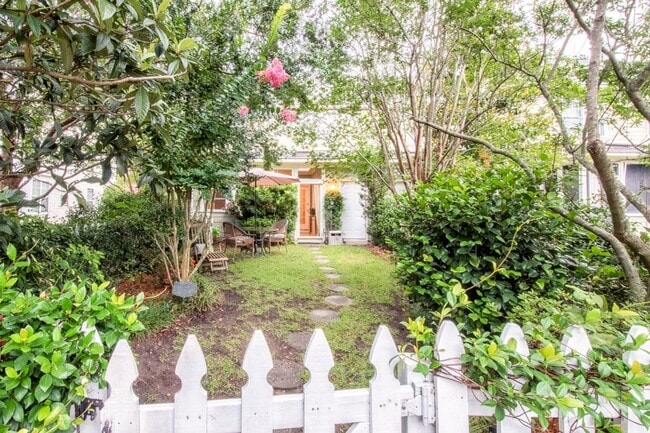 Photo - Stunning 3 - Bedroom 2.5 - Bath Townhome -...