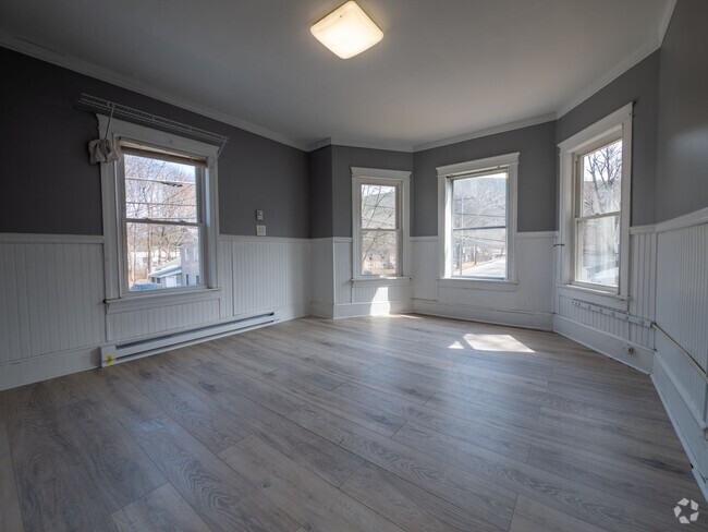 Building Photo - 129 Center St Unit 2 Rental