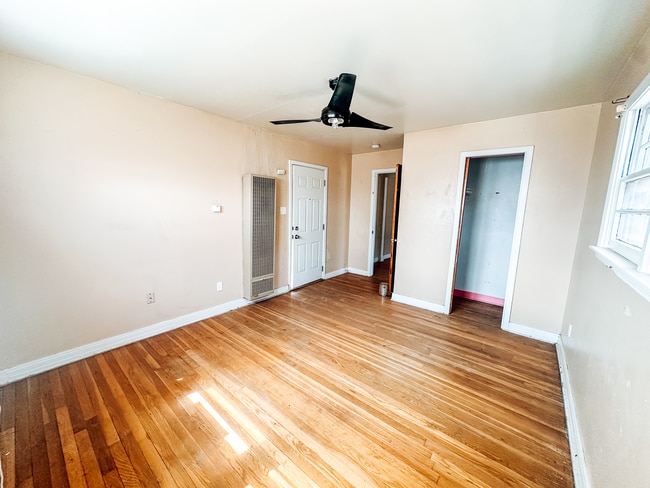 Photo - 3207 Amherst St